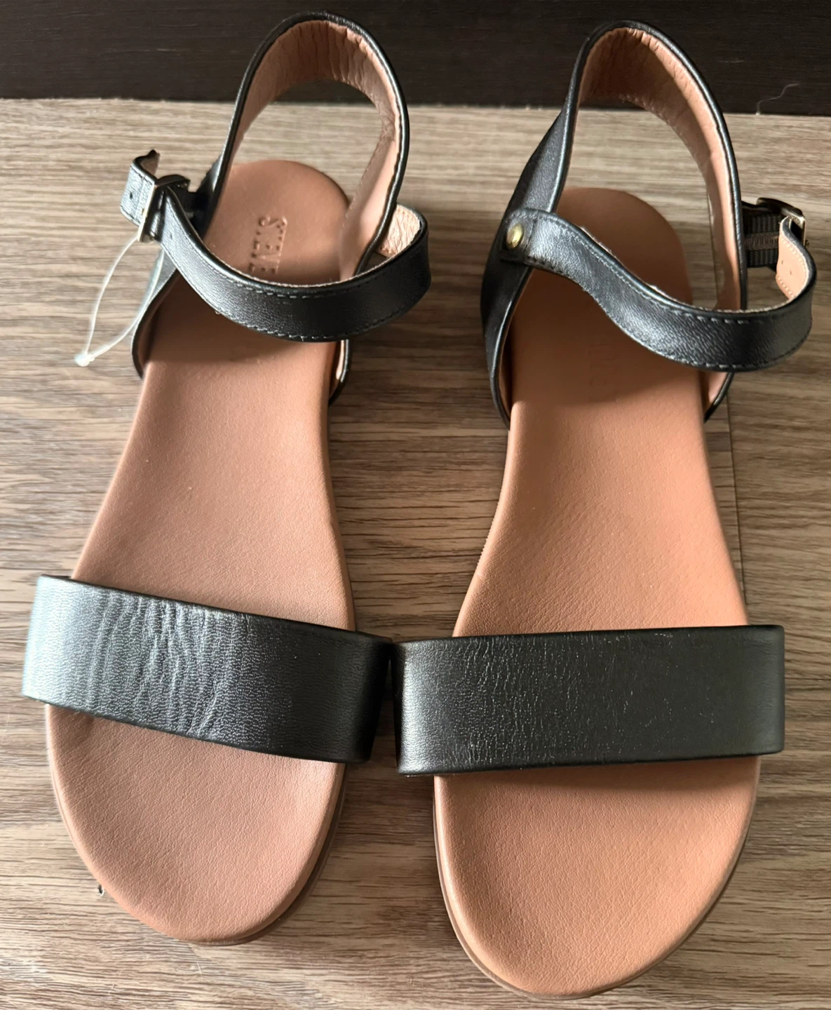 BRAND NEW • STEVE MADDEN Sandals w Sticker