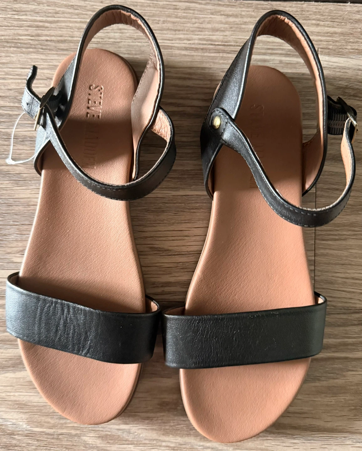 BRAND NEW • STEVE MADDEN Sandals w Sticker - photo 2
