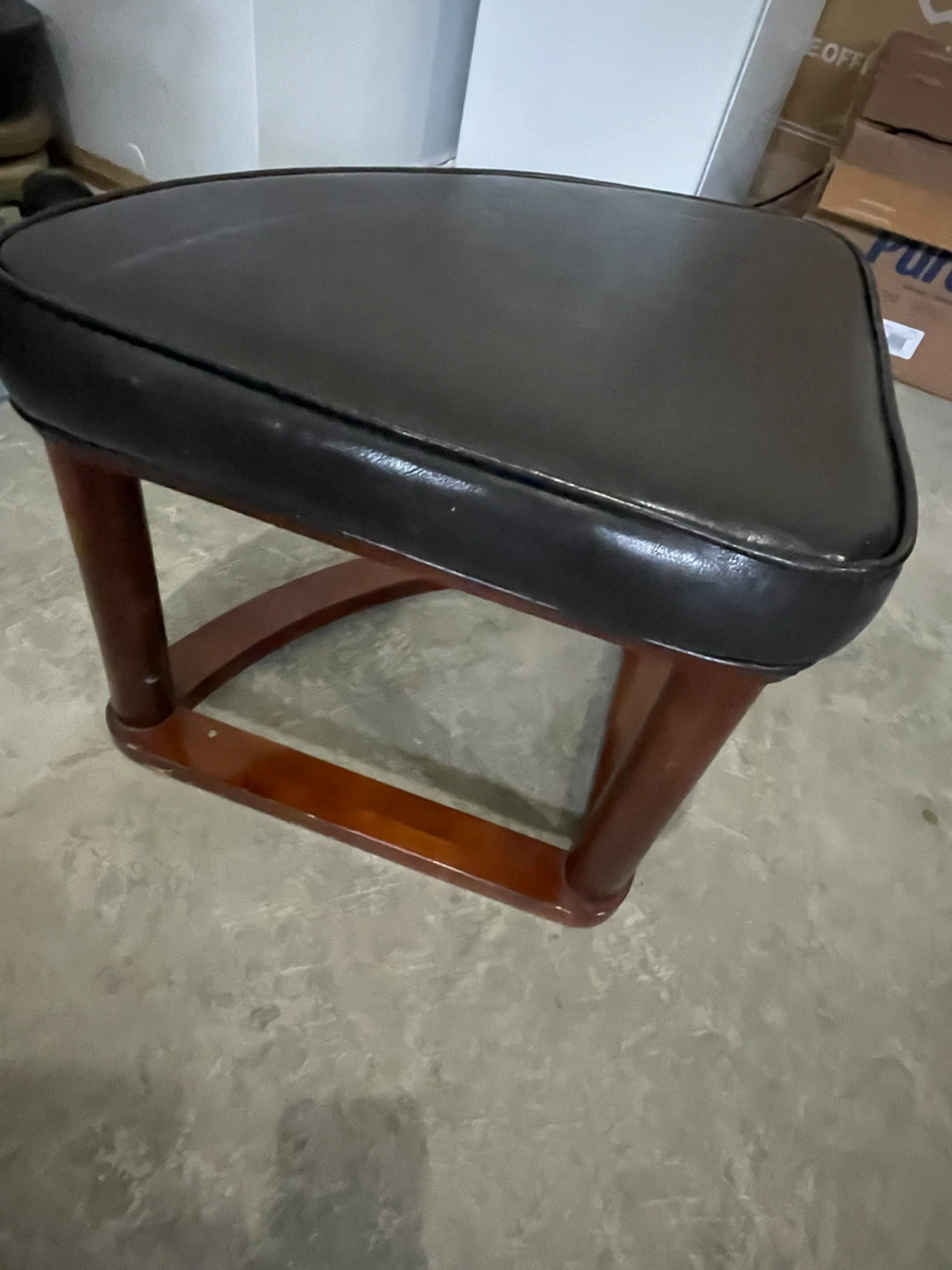 Round Glass Coffee Table and Two Stools - photo 3