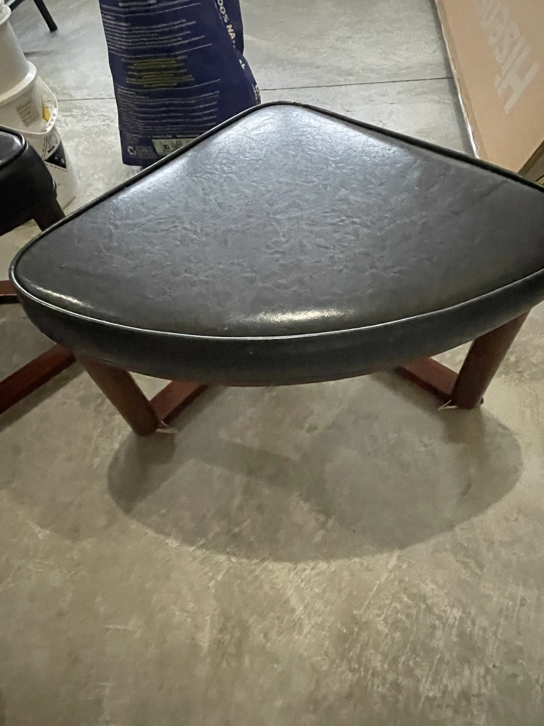 Round Glass Coffee Table and Two Stools - photo 5