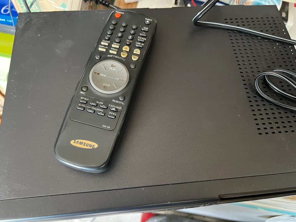 Samsung 4-Head Hi-Fi Stereo VCR - photo 2