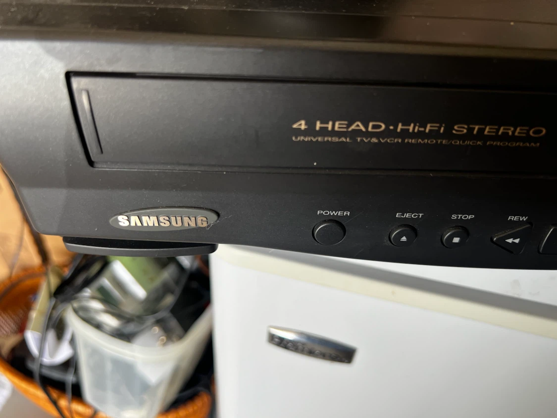 Samsung 4-Head Hi-Fi Stereo VCR - photo 3