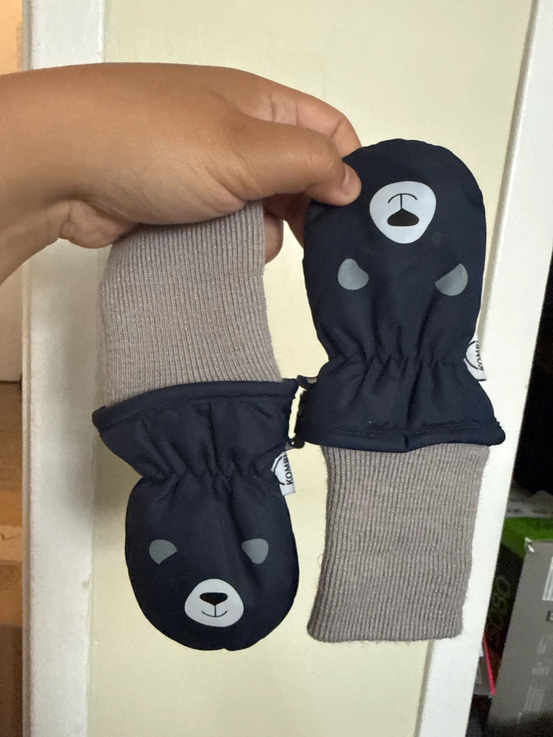 Kombi toddler mittens