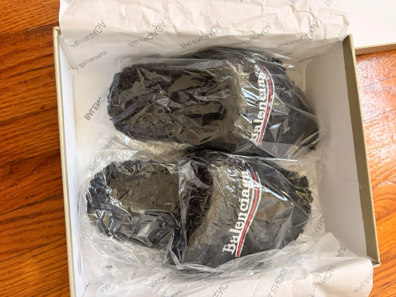 Balenciaga Black Faux Fur Slides - Size 36 - photo 4