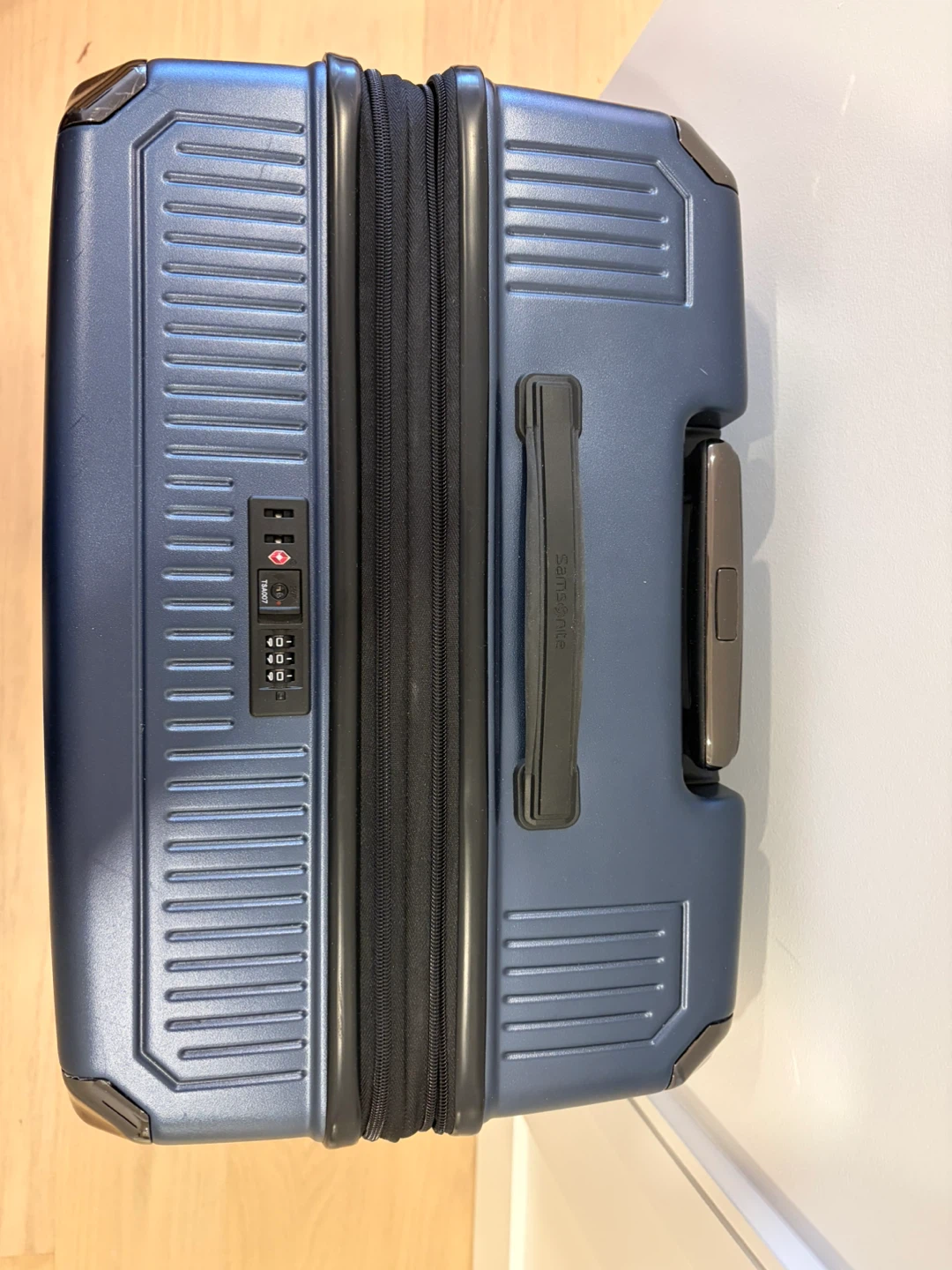 Large Samsonite Spinner Suitcase - photo 2