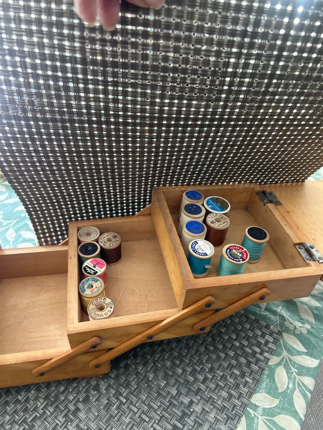 Vintage Wooden Expandable Sewing Basket - photo 3