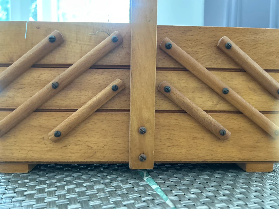 Vintage Wooden Expandable Sewing Basket - photo 4
