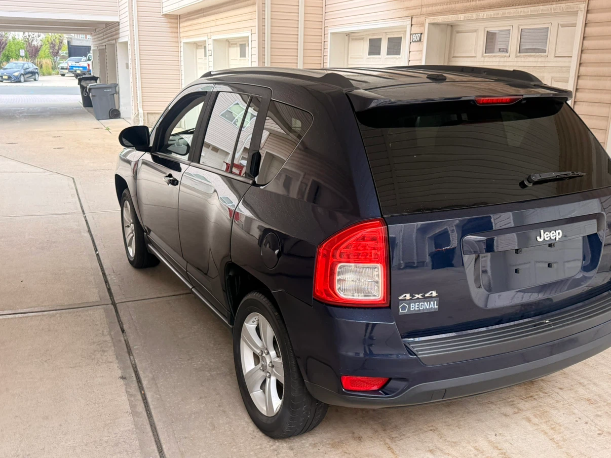 Dark Blue Jeep Compass 4x4 - photo 3