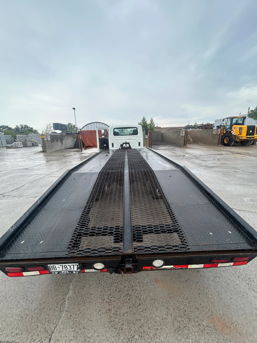 International Flatbed Tow Truck - photo 3