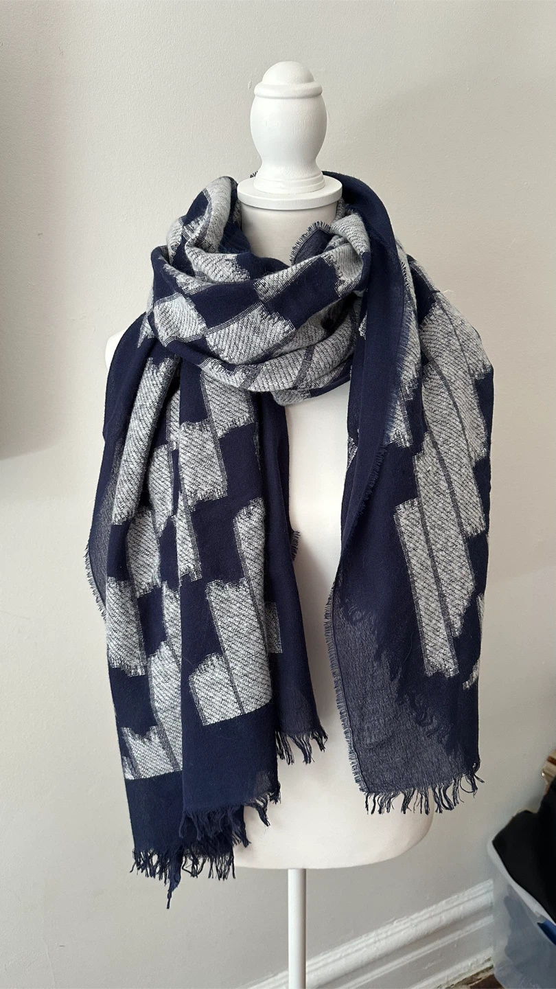 GAP Blue and White Patterned Scarf
