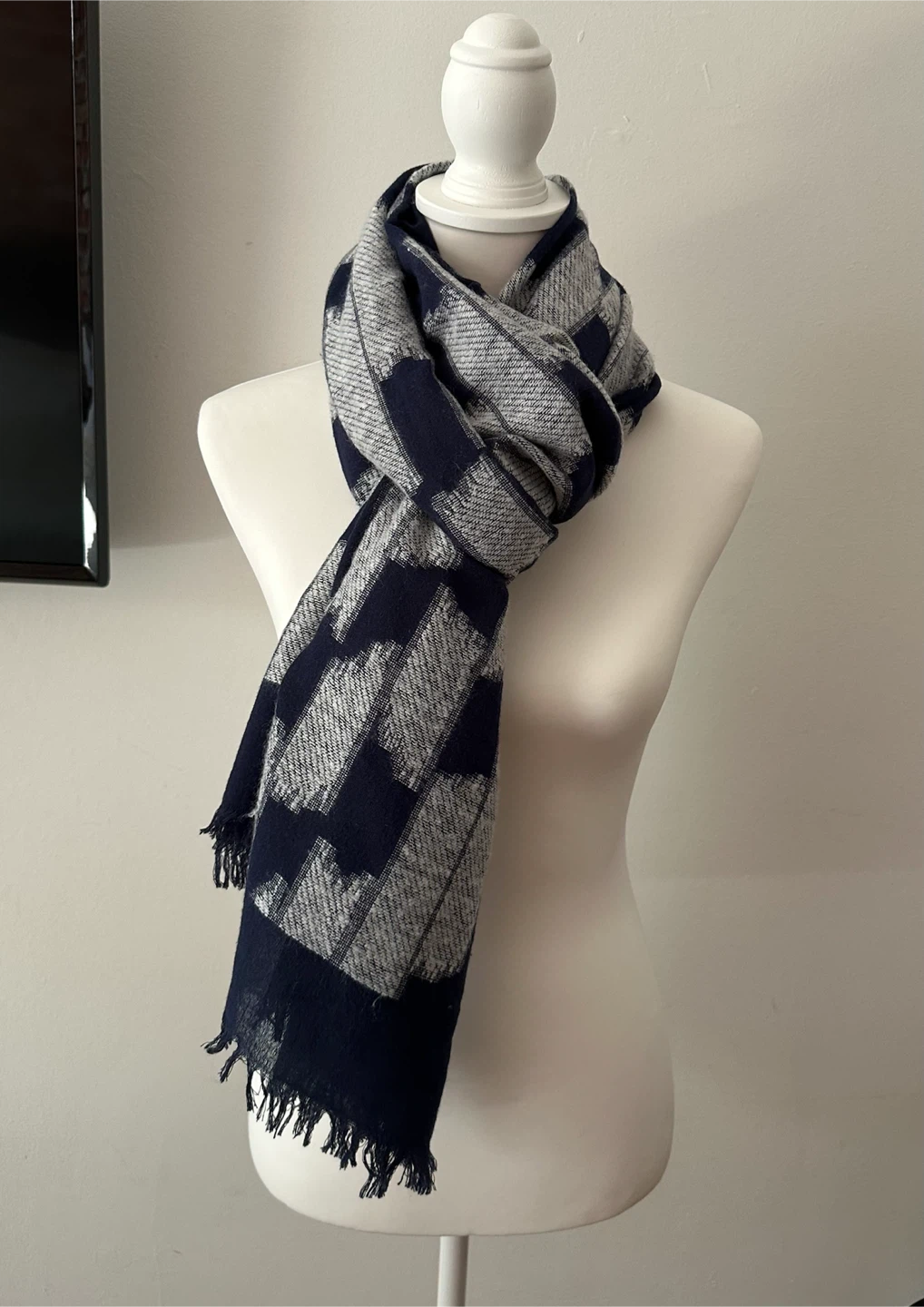 GAP Blue and White Patterned Scarf - photo 4