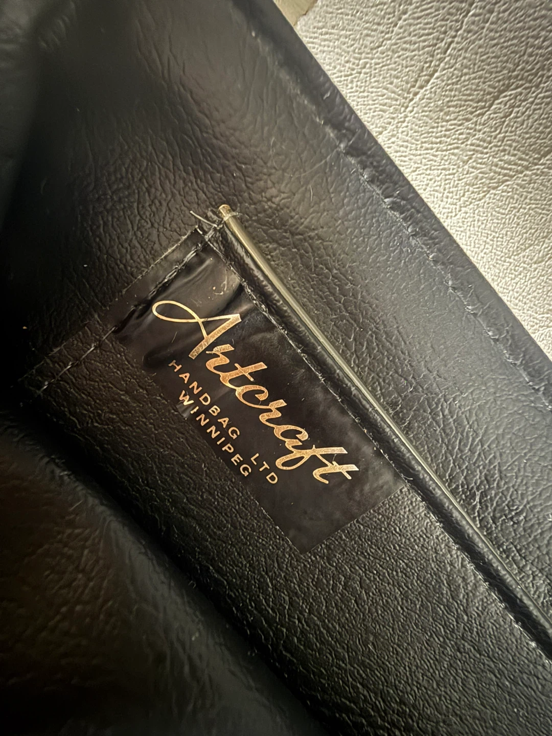 VINTAGE • Made In WINNIPEG • LEATHER ArtCraft HandBag - photo 5