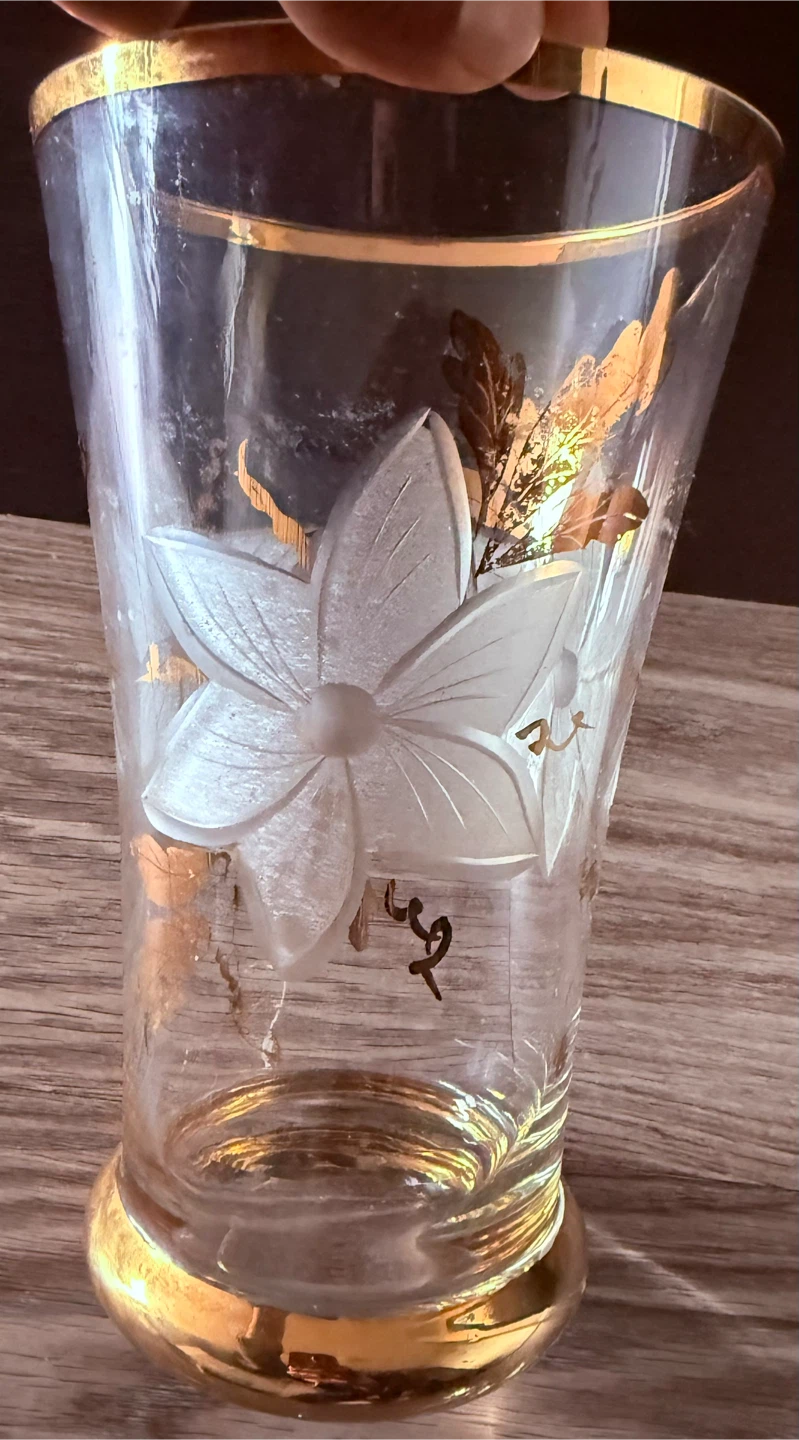 Beautiful Floral Frosted/Etched VASE - photo 2