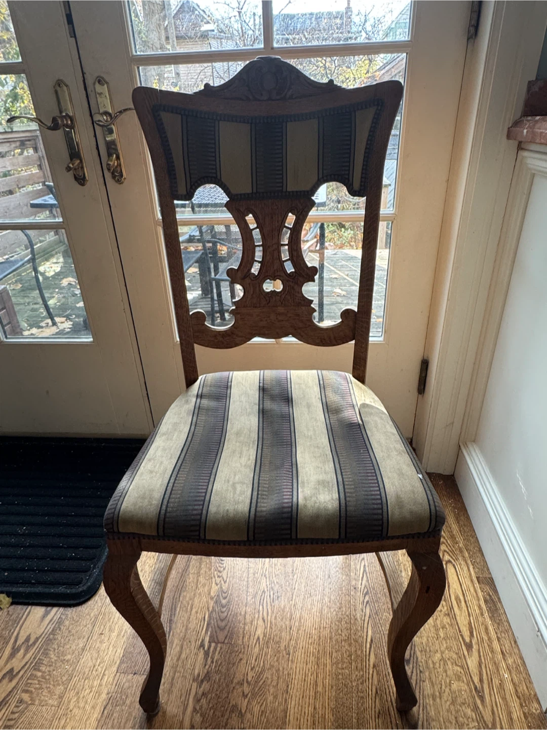 Two oak dining room chairs - photo 2