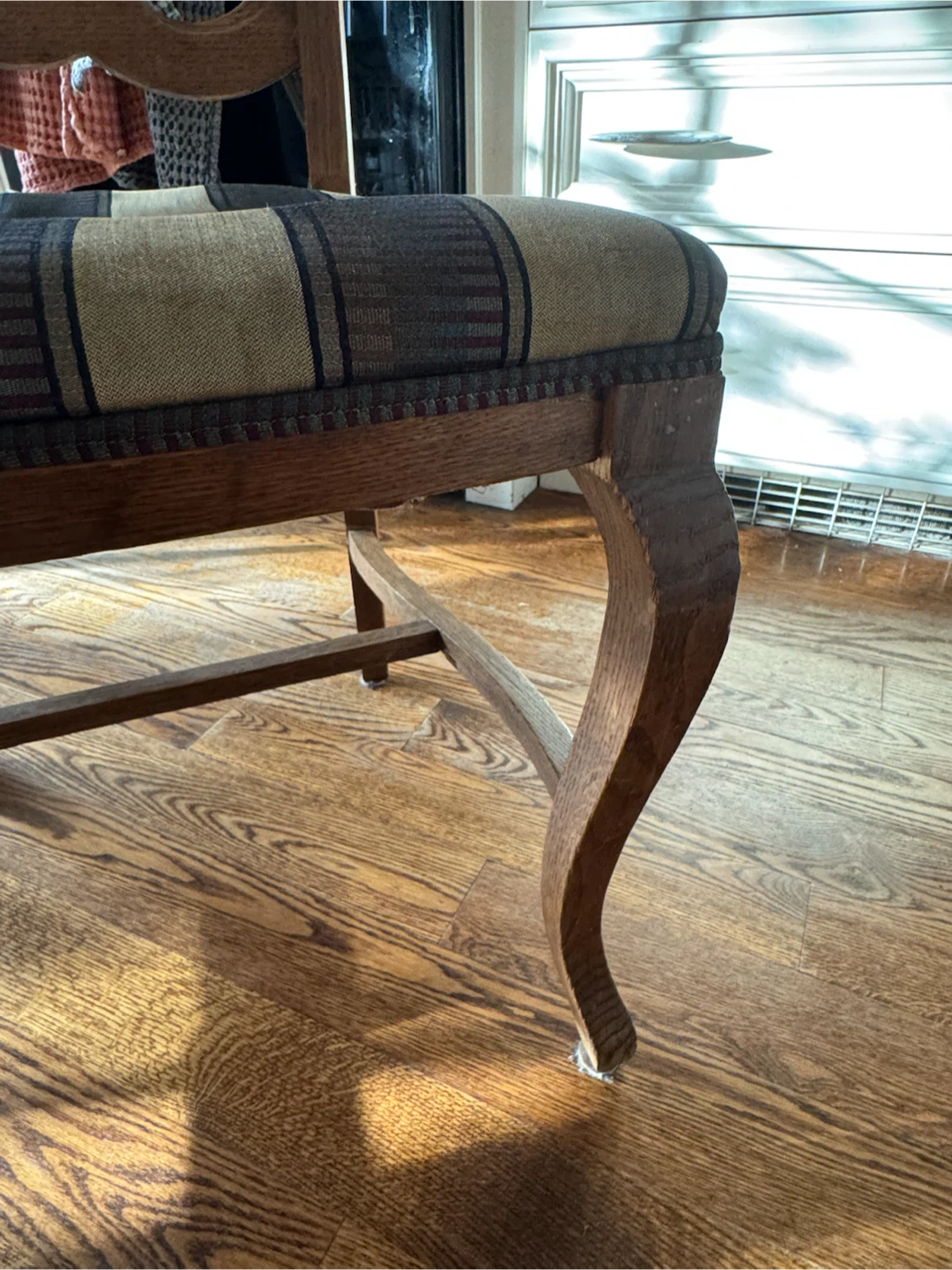 Two oak dining room chairs - photo 3