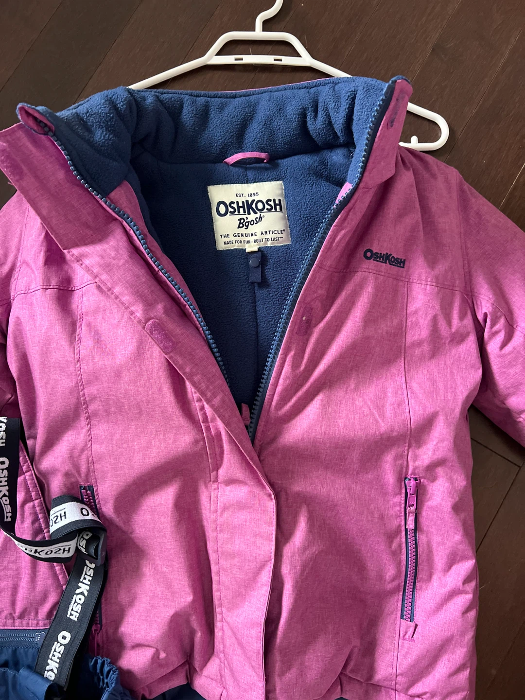OshKosh B'gosh Winter Snow Suit - Size 8 SCARF AND HAT INCLUDED - photo 2