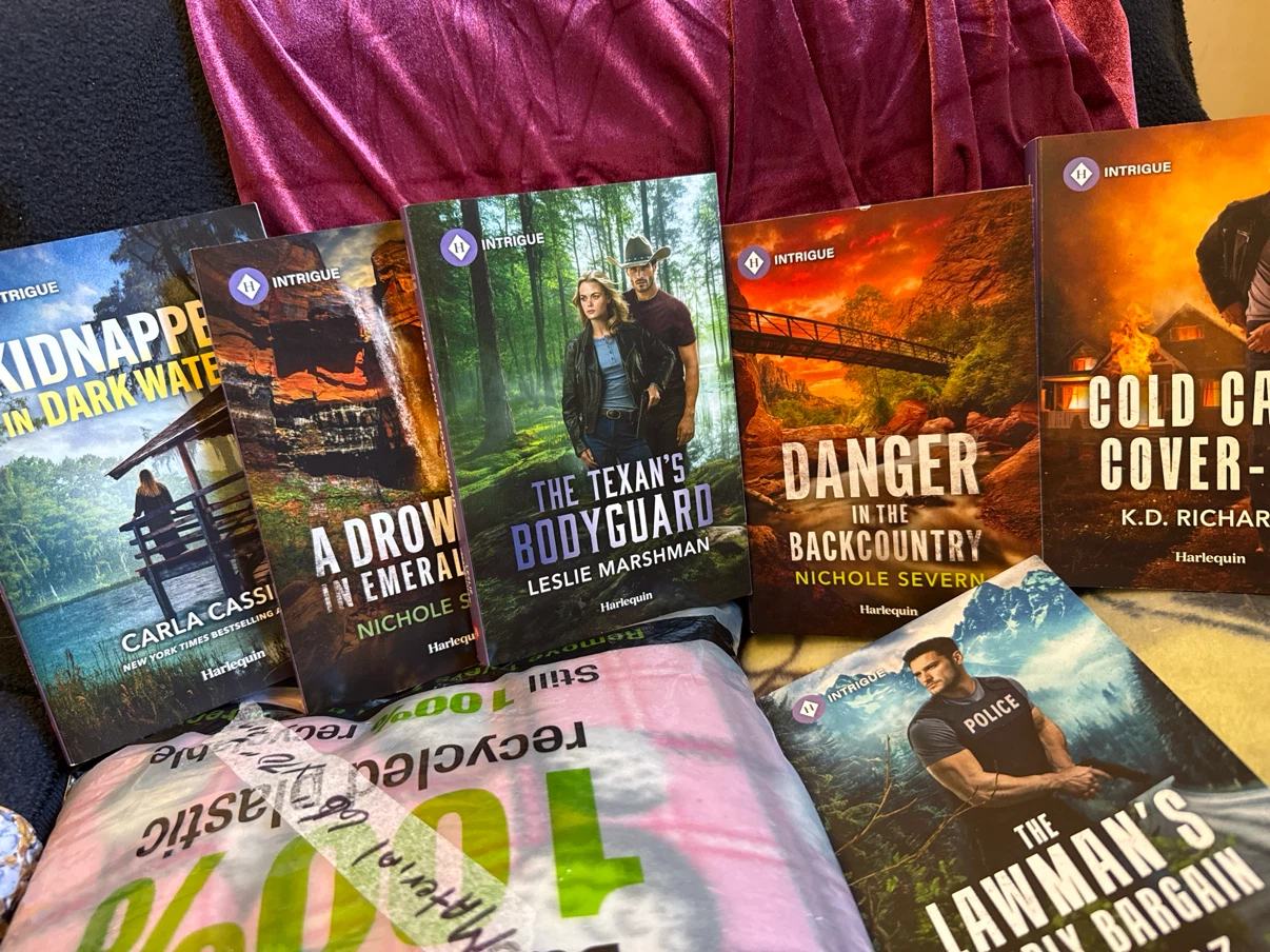 Set of 6 Harlequin Intrigue Romance Novels - photo 2