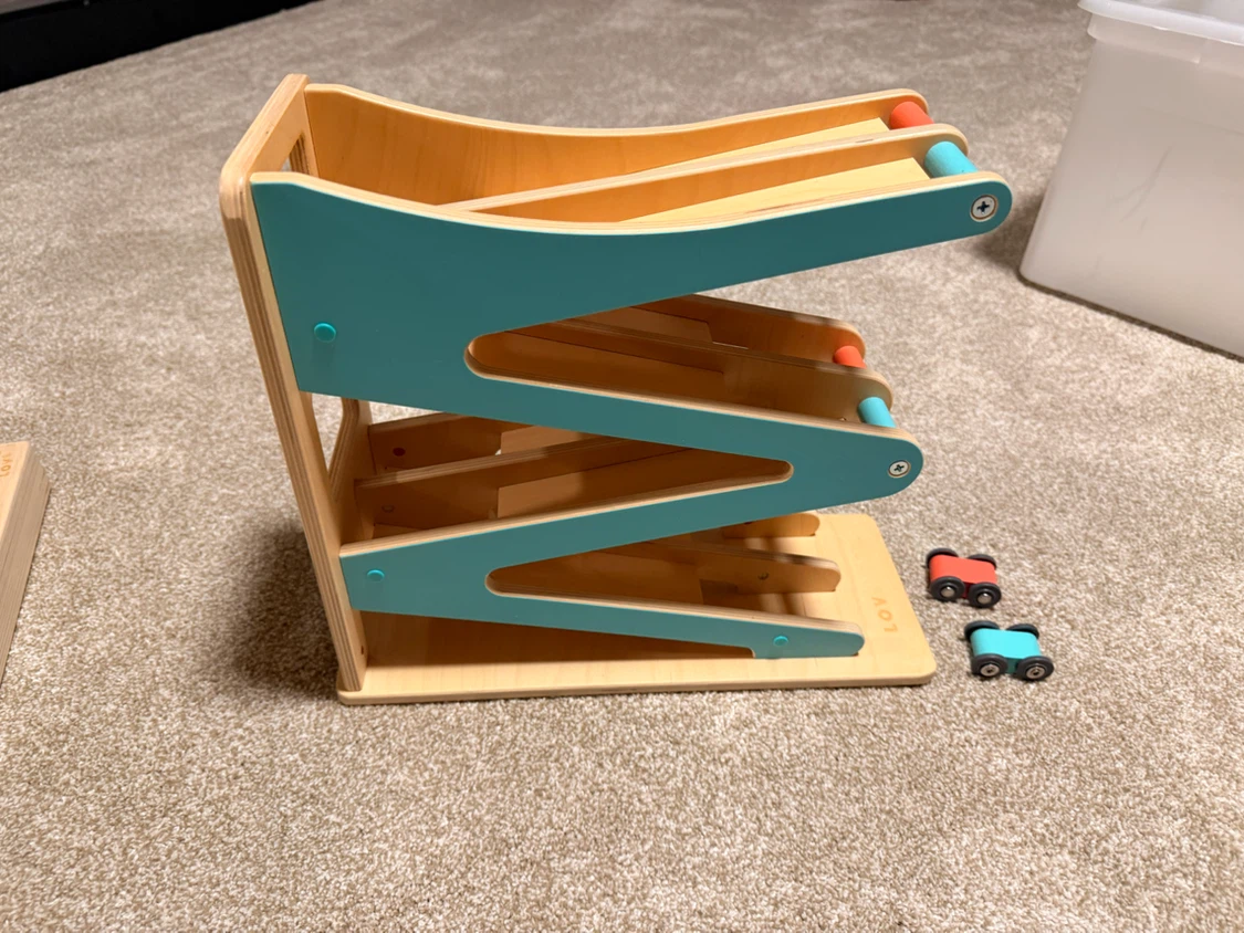 Lovevery Race & Chase Ramp + 2 Cars - photo 2