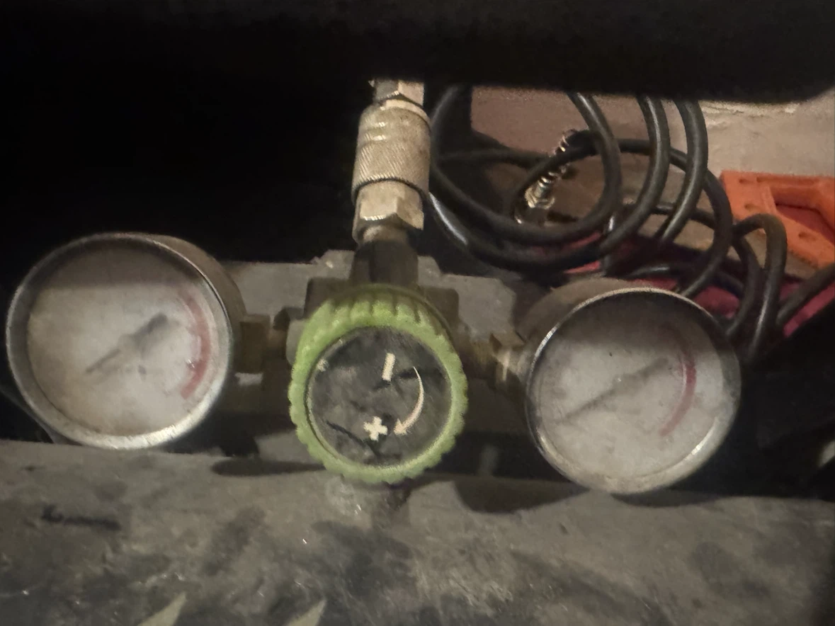 Small Air Compressor with coil hose - photo 4