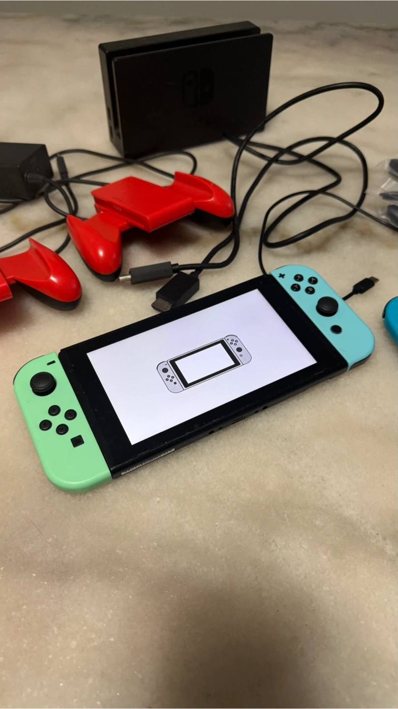 Used Nintendo Switch - Good Condition - photo 2