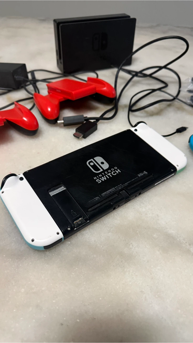Used Nintendo Switch - Good Condition - photo 3