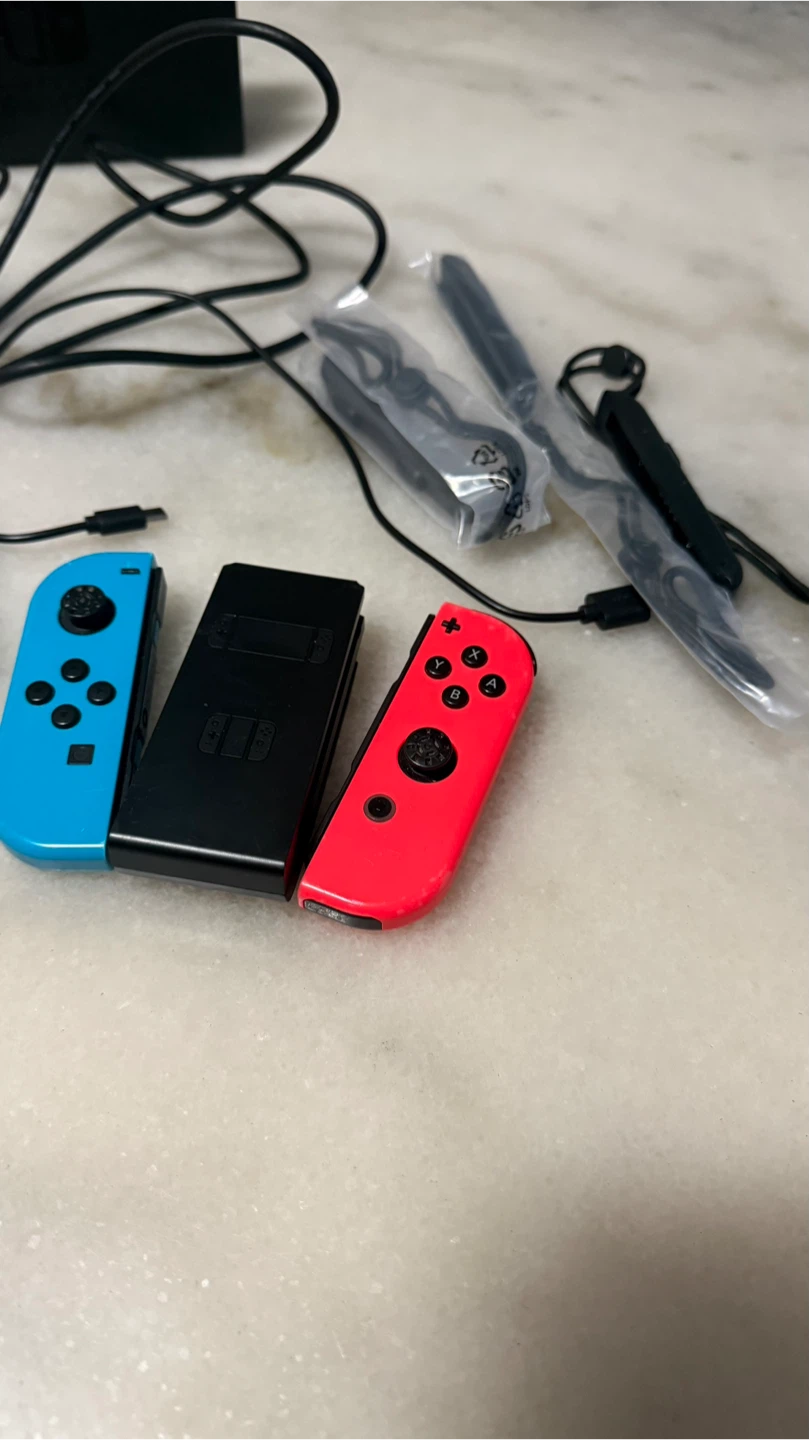 Used Nintendo Switch - Good Condition - photo 4