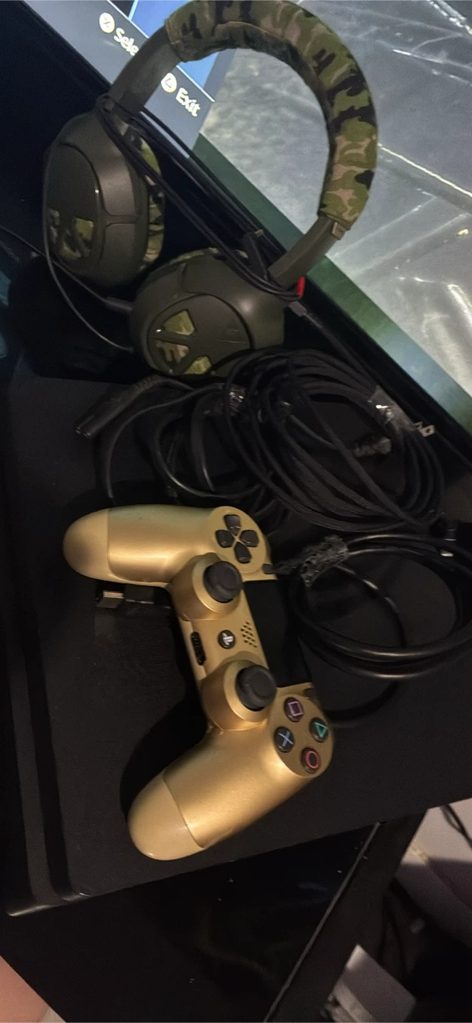 PlayStation 4 Console with Gold Controller and Headset - photo 3
