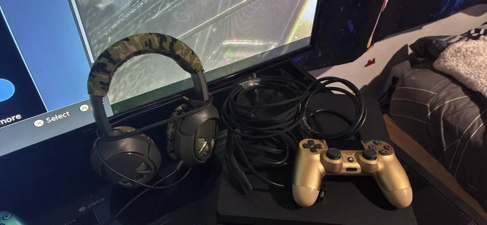 PlayStation 4 Console with Gold Controller and Headset - photo 4
