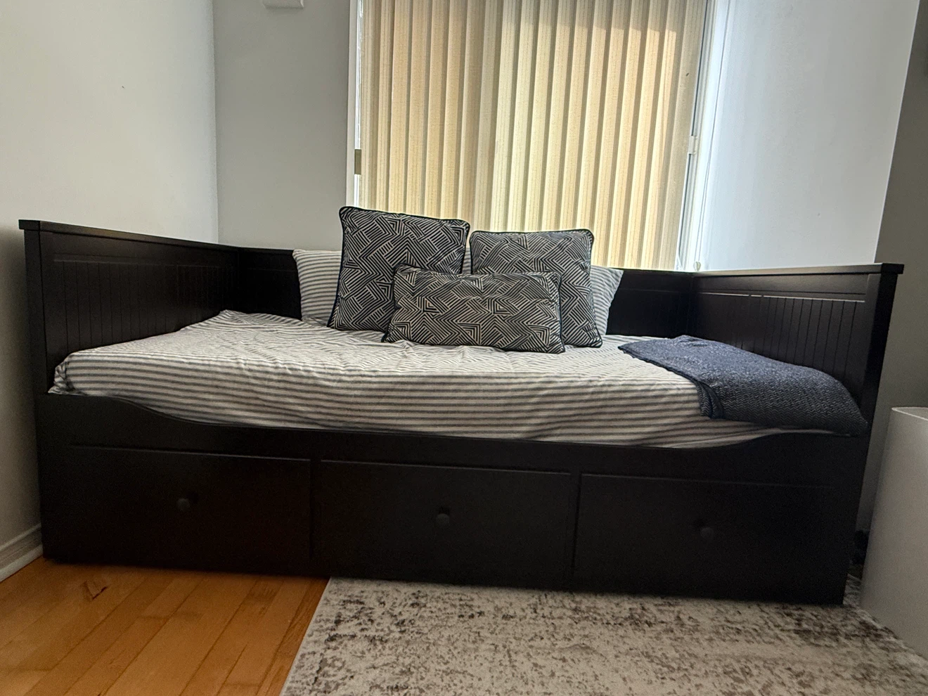 Moving sale! Ikea Hemnes Dark Brown Daybed with Storage Drawers - photo 3