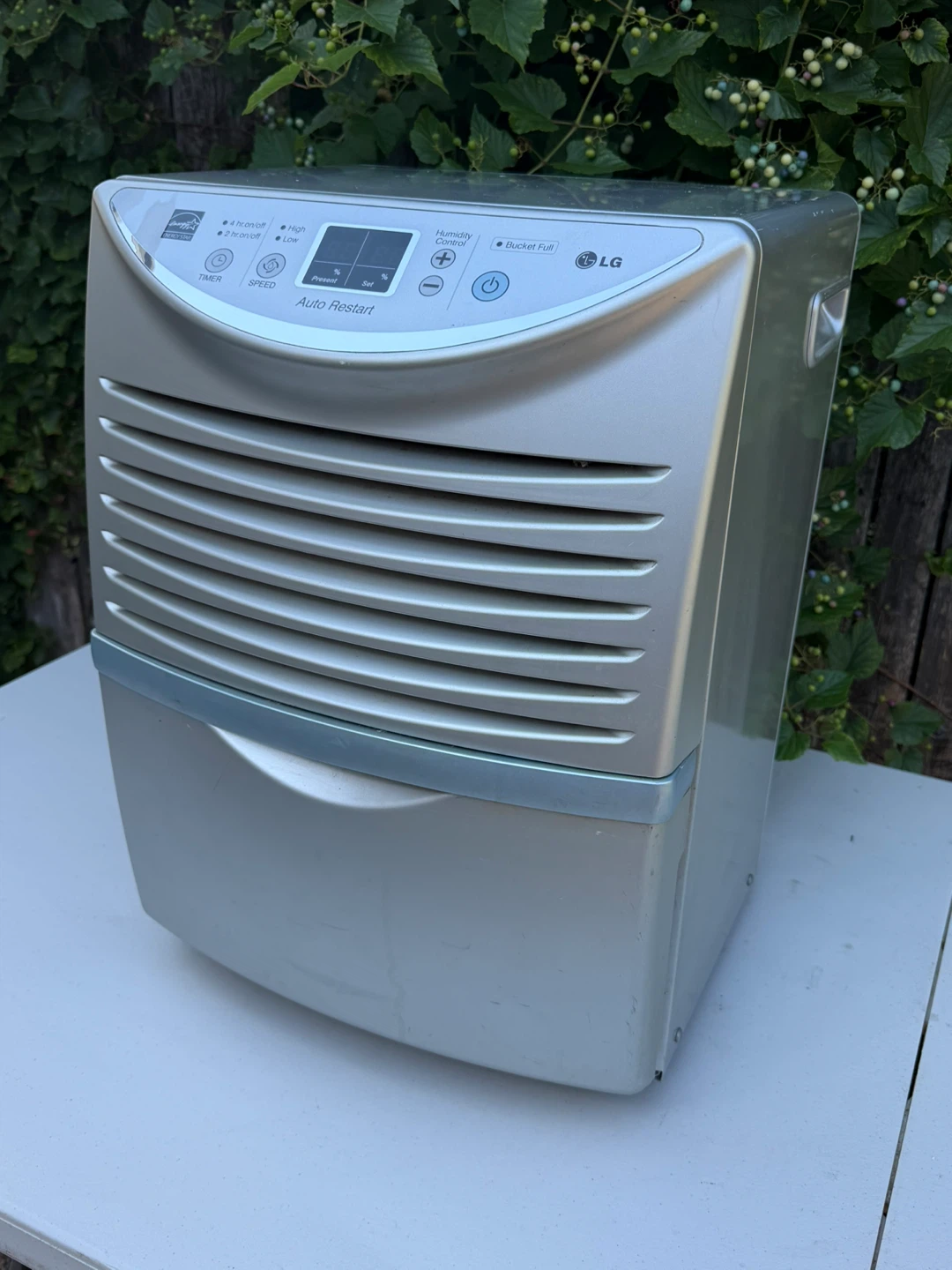 LG Dehumidifier - photo 2