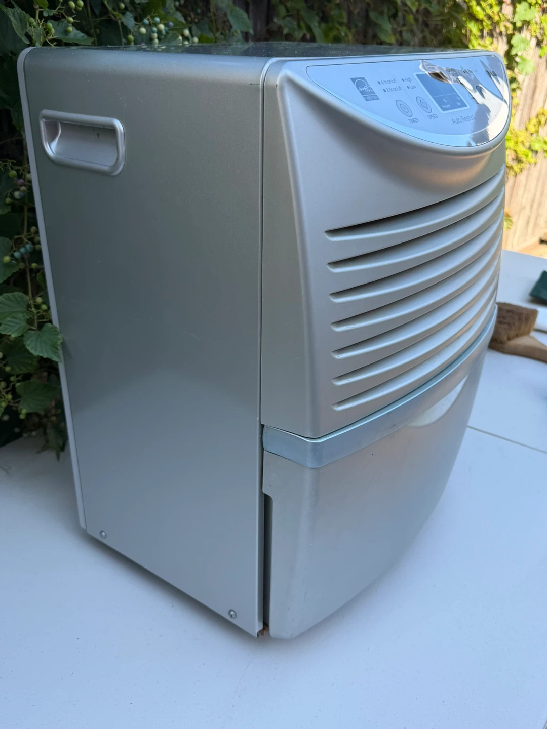 LG Dehumidifier - photo 3