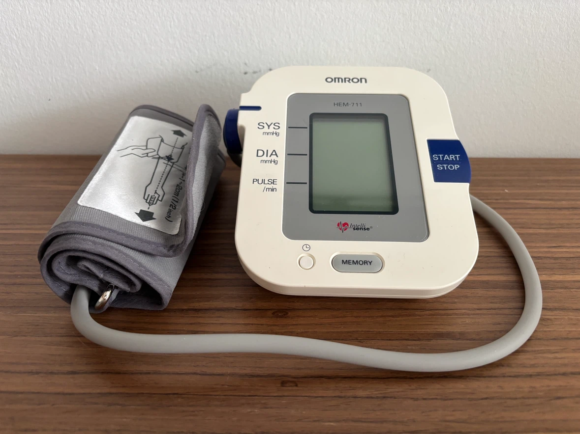 Omron HEM-711 Automatic Blood Pressure Monitor - photo 2