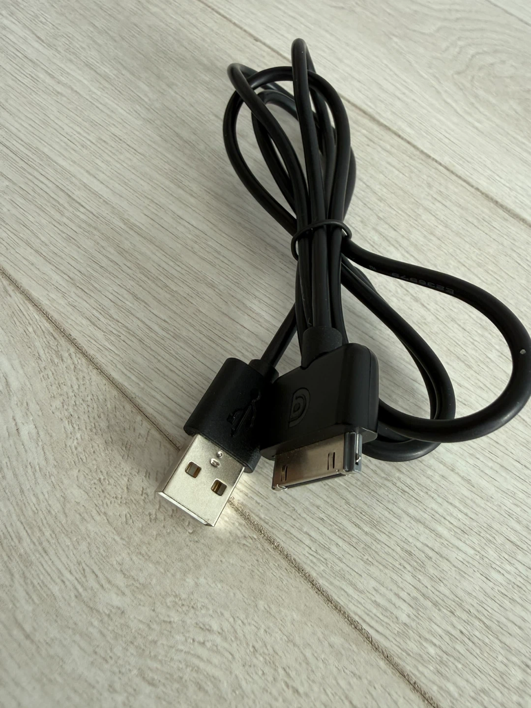 Samsung 30-Pin to USB Charging Cable - photo 2