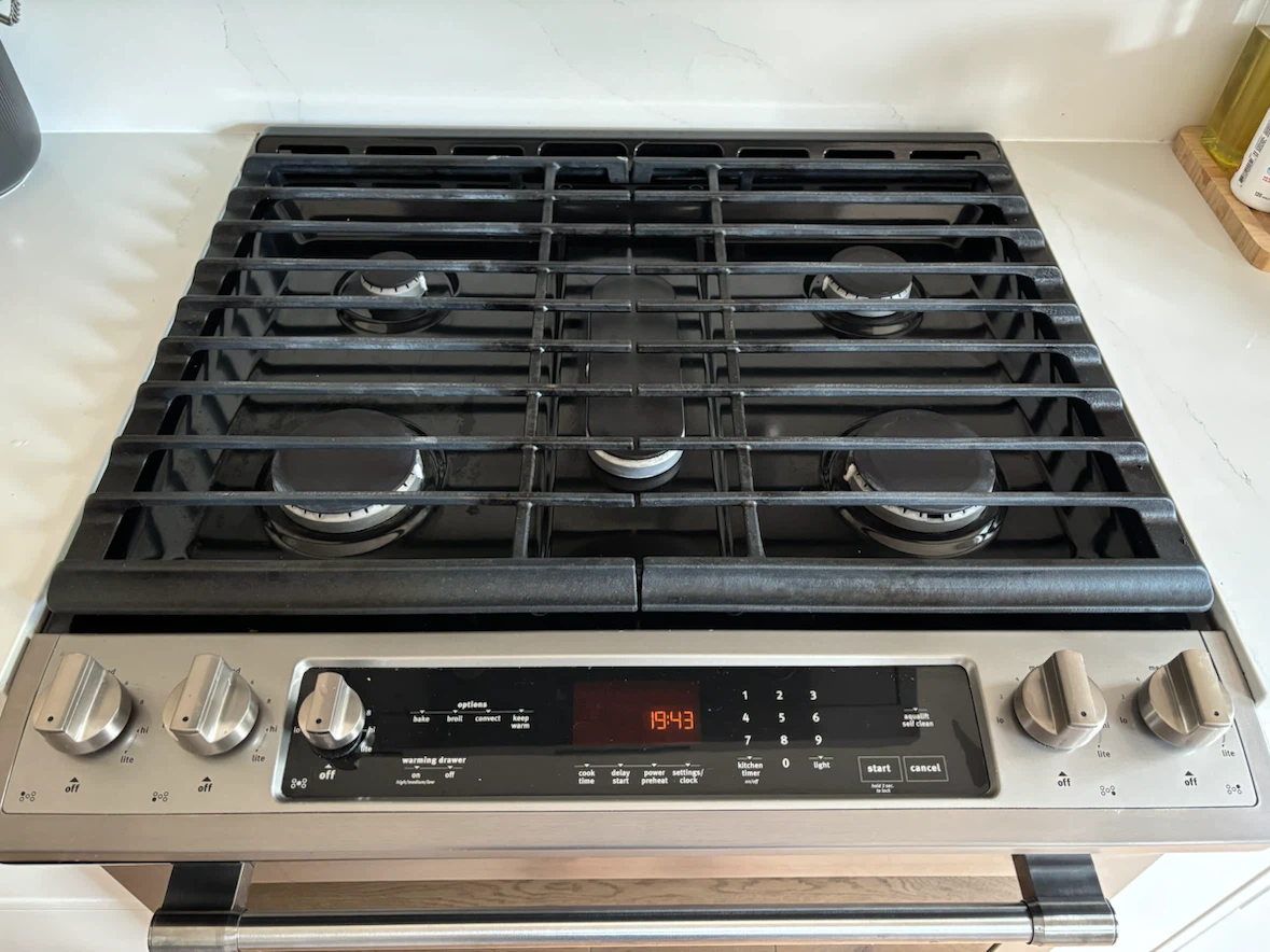 NEED TO GO TODAY Maytag MGS8800FZ1 30-inch gas range - photo 2