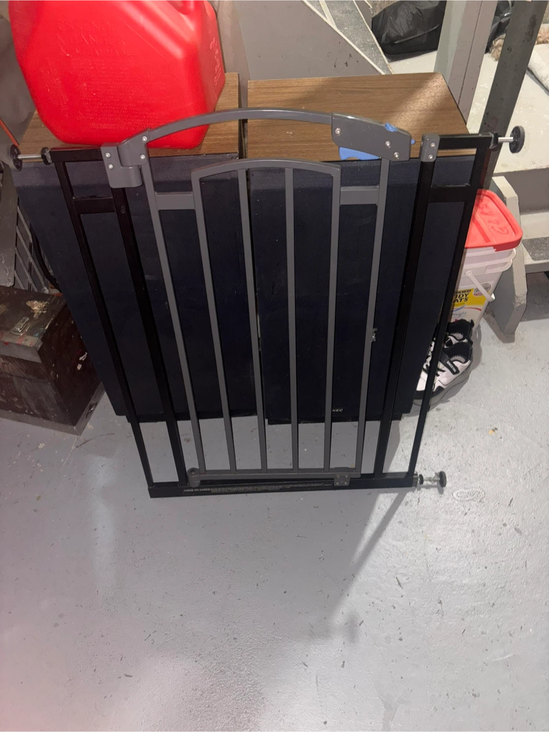 Pressure-Mounted Safety Gate