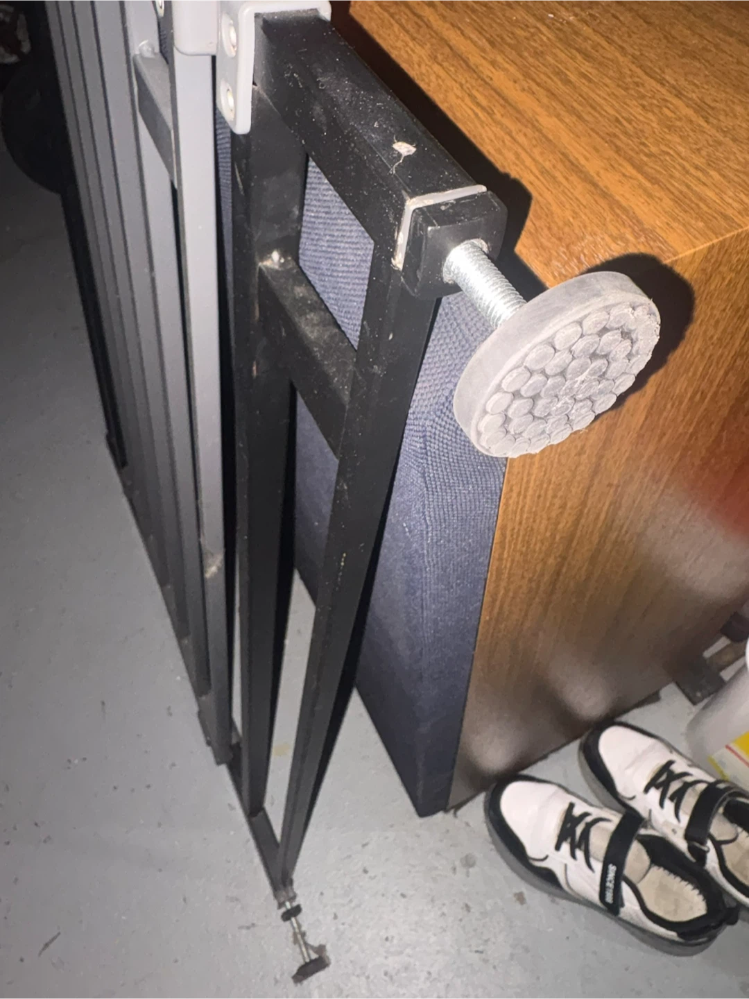Pressure-Mounted Safety Gate - photo 2