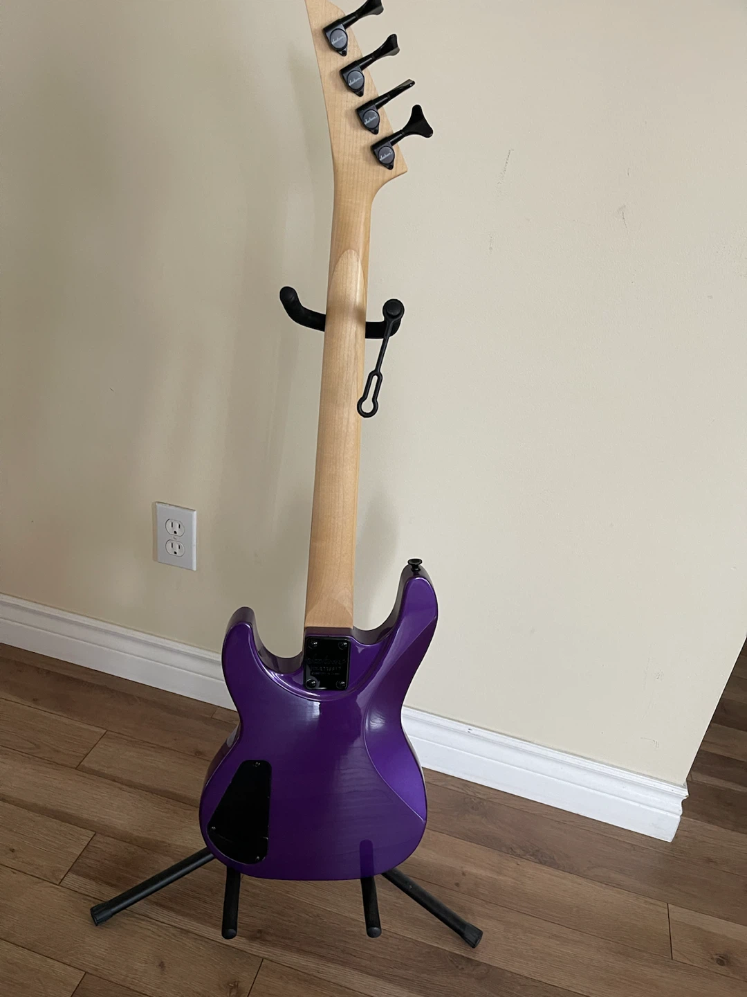 Jackson Electric Bass Guitar - photo 2
