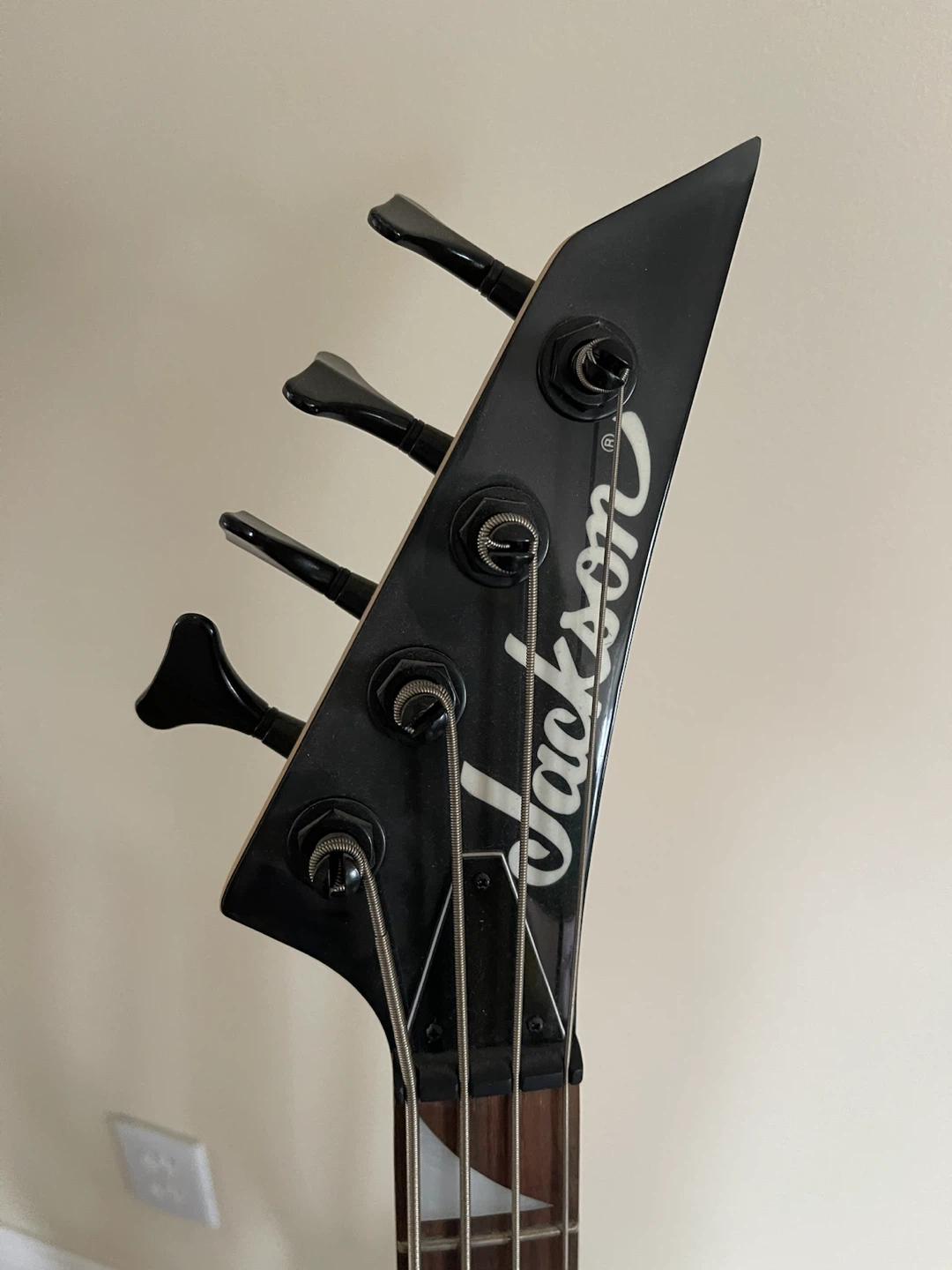 Jackson Electric Bass Guitar - photo 3