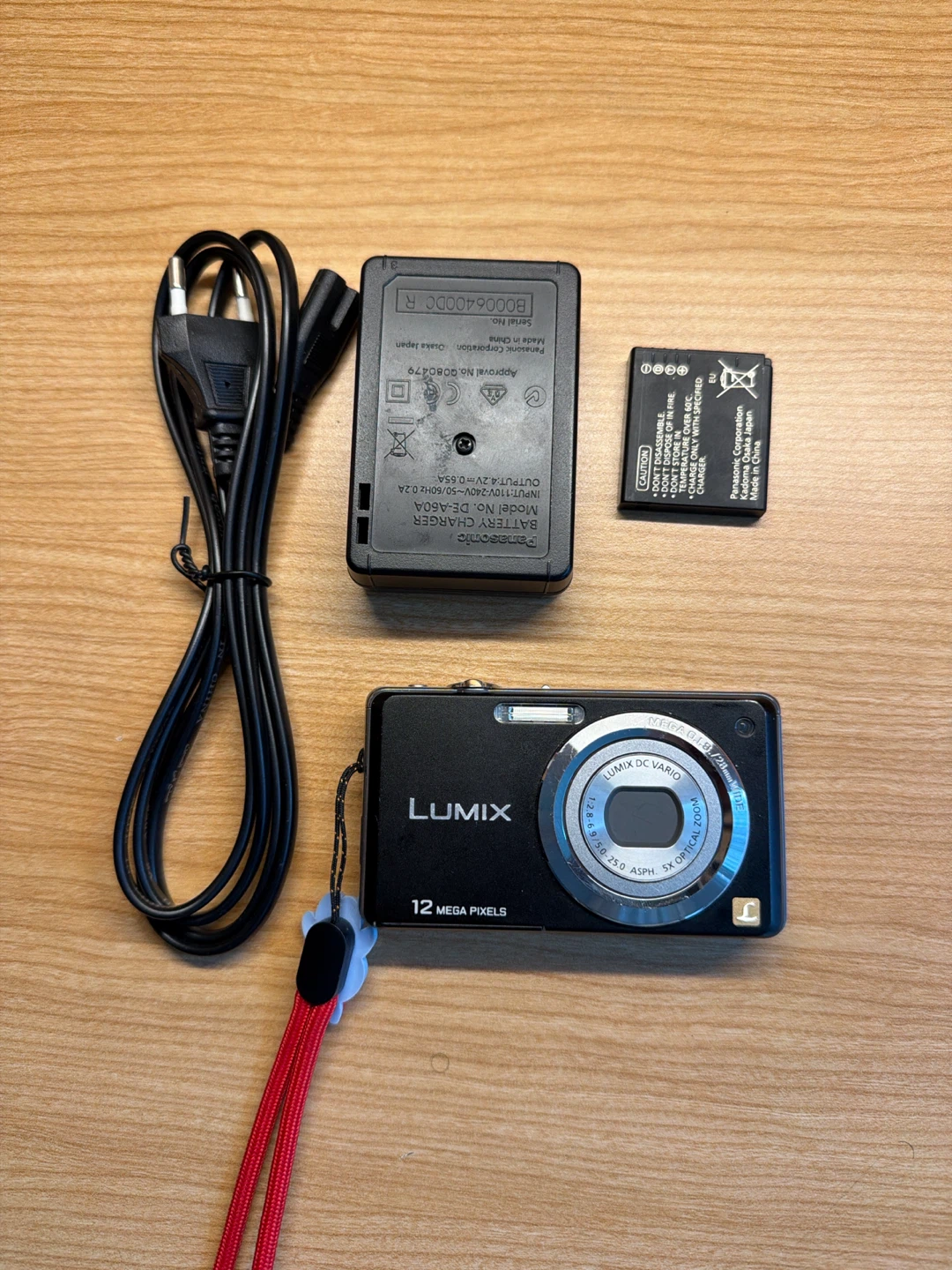 Panasonic Lumix 12MP Digital Camera with Charger - photo 2