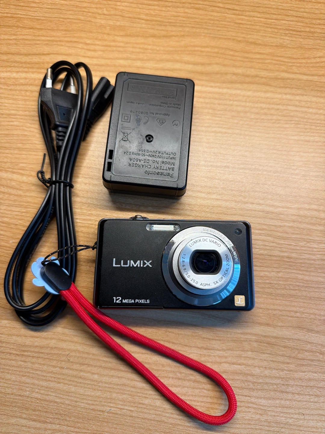 Panasonic Lumix 12MP Digital Camera with Charger - photo 4