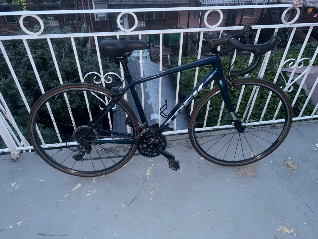 Trek Domane AL 2 Road Bike size 52