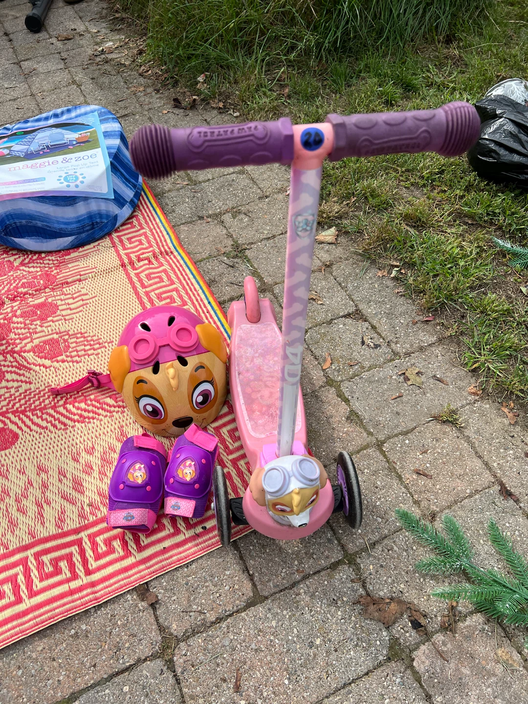 Paw Patrol Scooter with Helmet and Pads