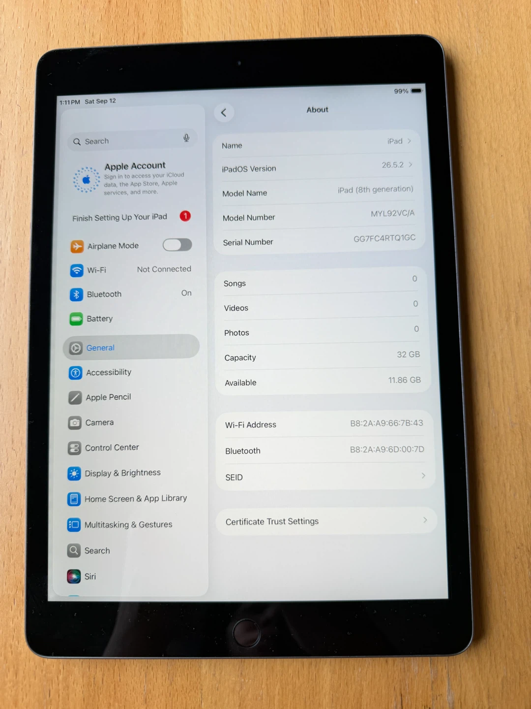 Apple iPad 8th Generation 32GB - photo 2