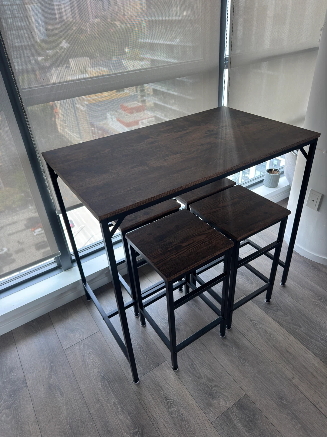 Bar-style Dining Table with 4 Stools