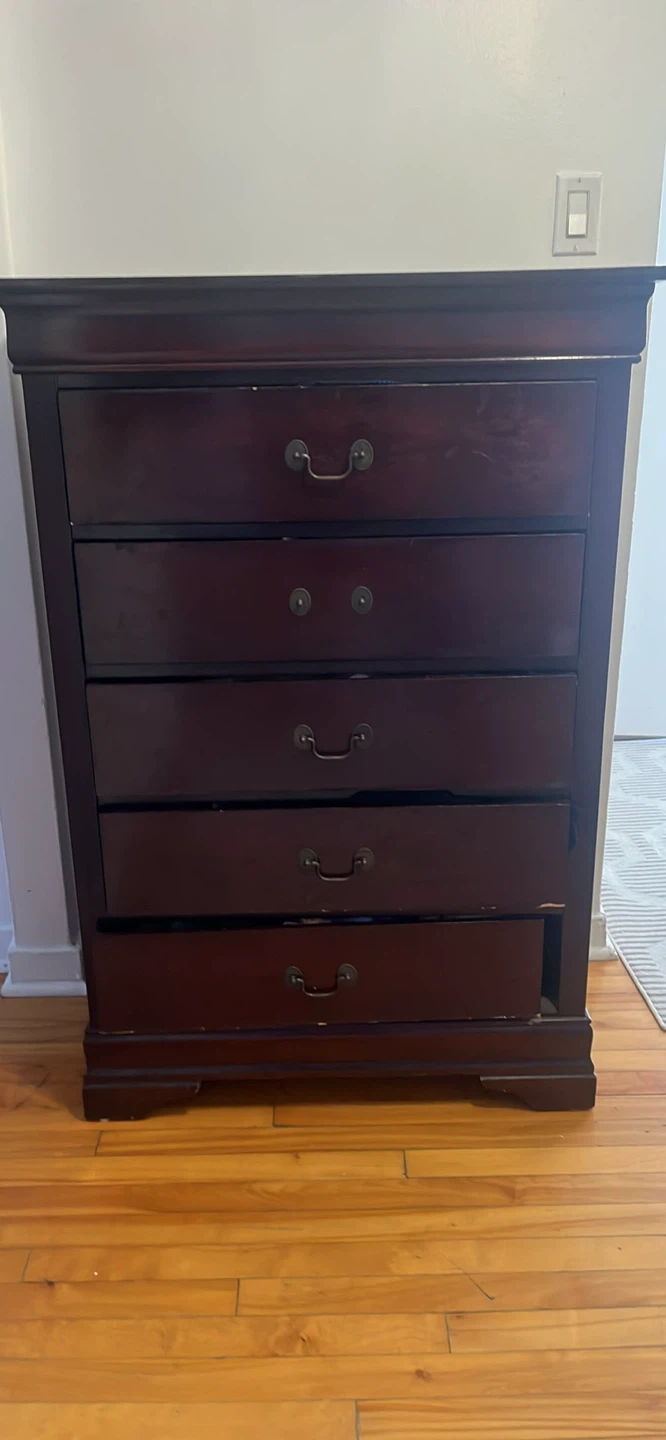 Commode en bois à 5 tiroirs