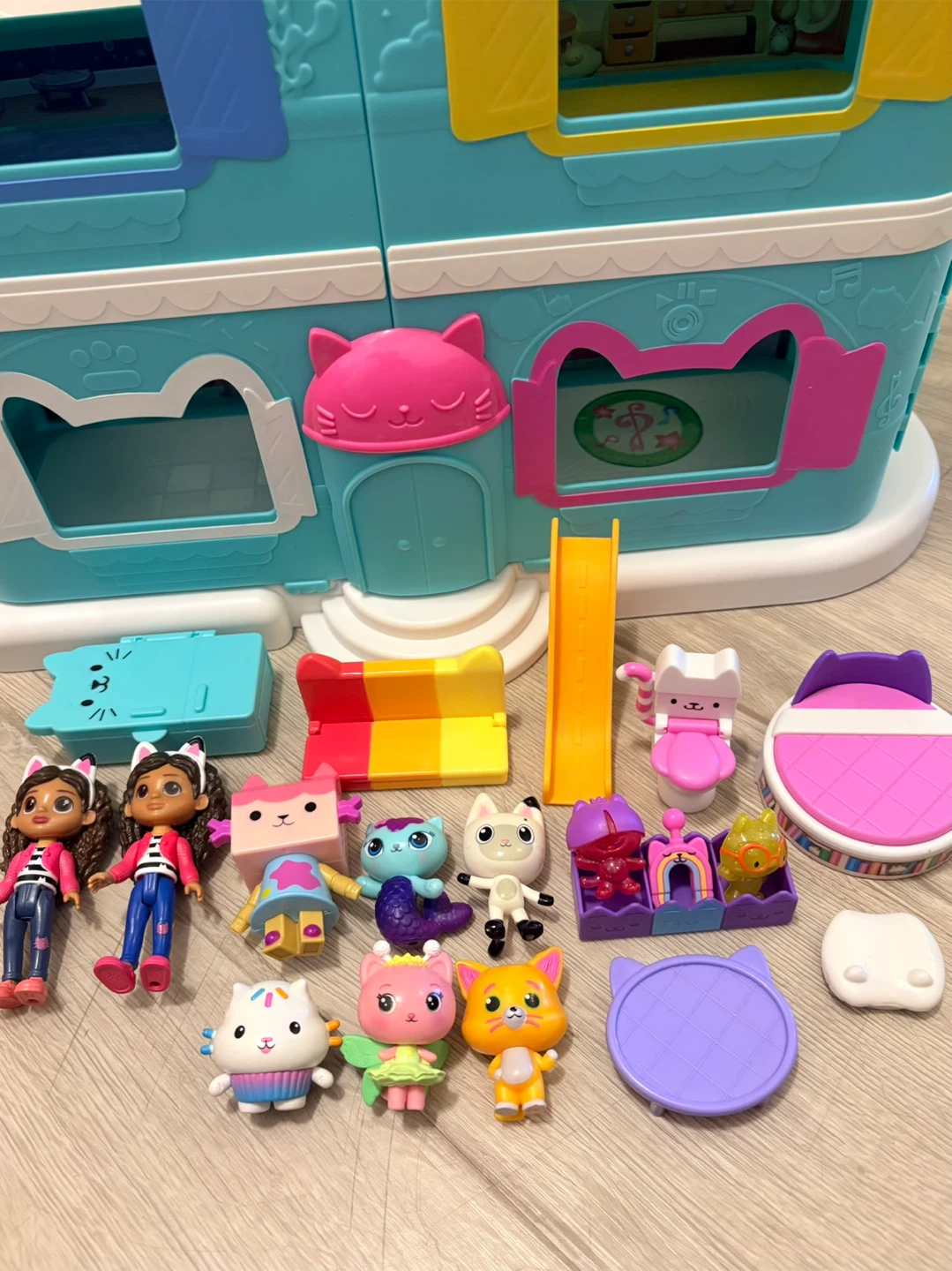 Gabby's Dollhouse Gabby's Meow-mazing Dollhouse and Accessories - photo 2