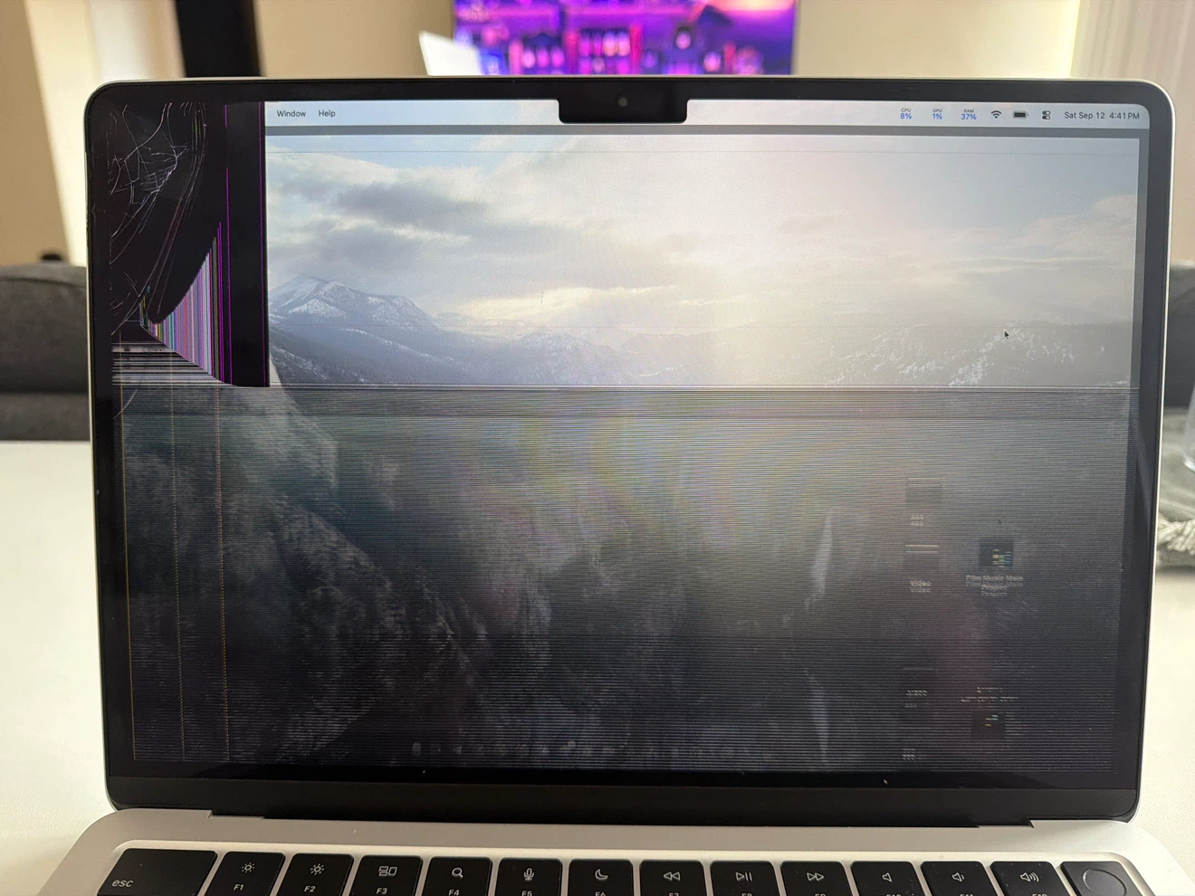 Apple MacBook Air M3 13” 24GB RAM 512GB - broken display - photo 2