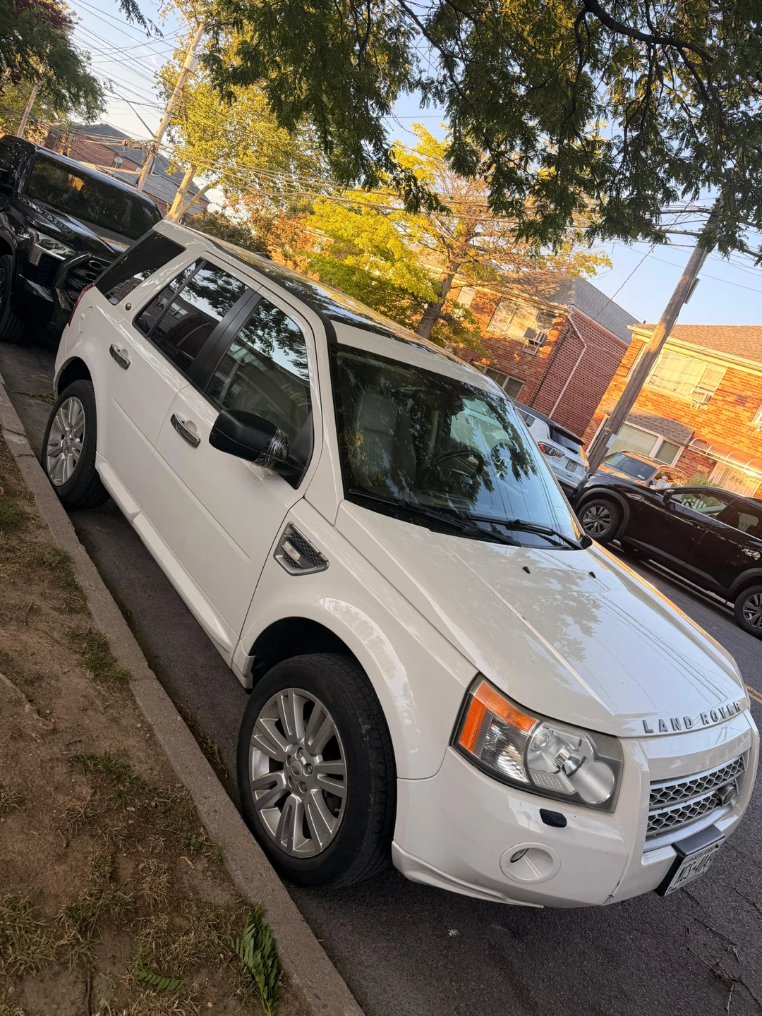 Land Rover LR2 HSE SUV