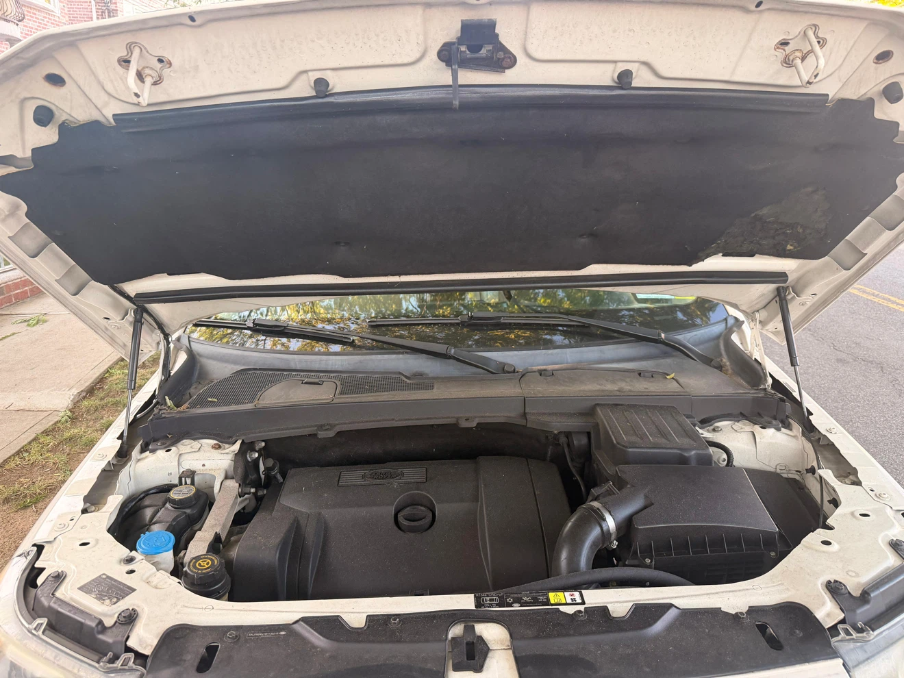 Land Rover LR2 HSE SUV - photo 2