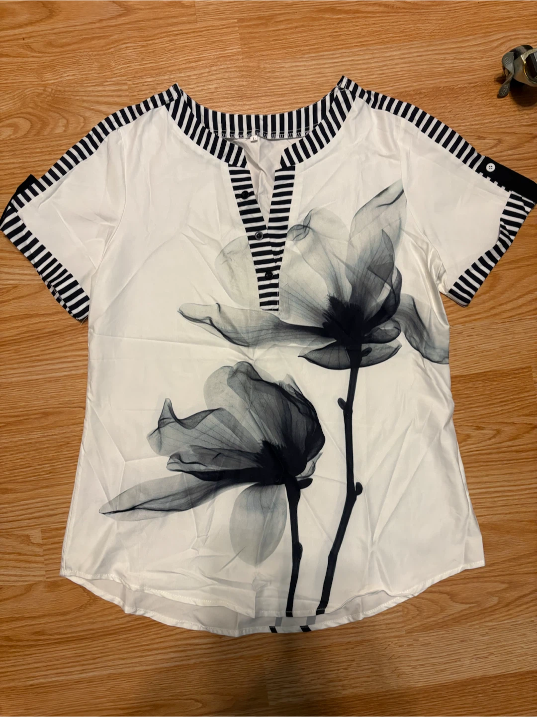 Women’s Shirt Size Large $5 firm